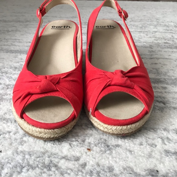 EARTH THARA BERMUDA SPICY RED BERMUDA SIZE 6 1/2. NEW WITHOUT TAGS - Picture 2 of 10